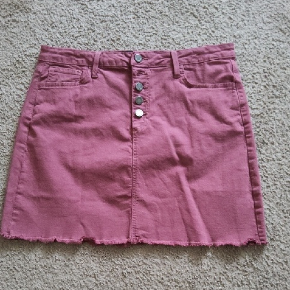Just Black Dusty Rose Buttoned Mini Skirt